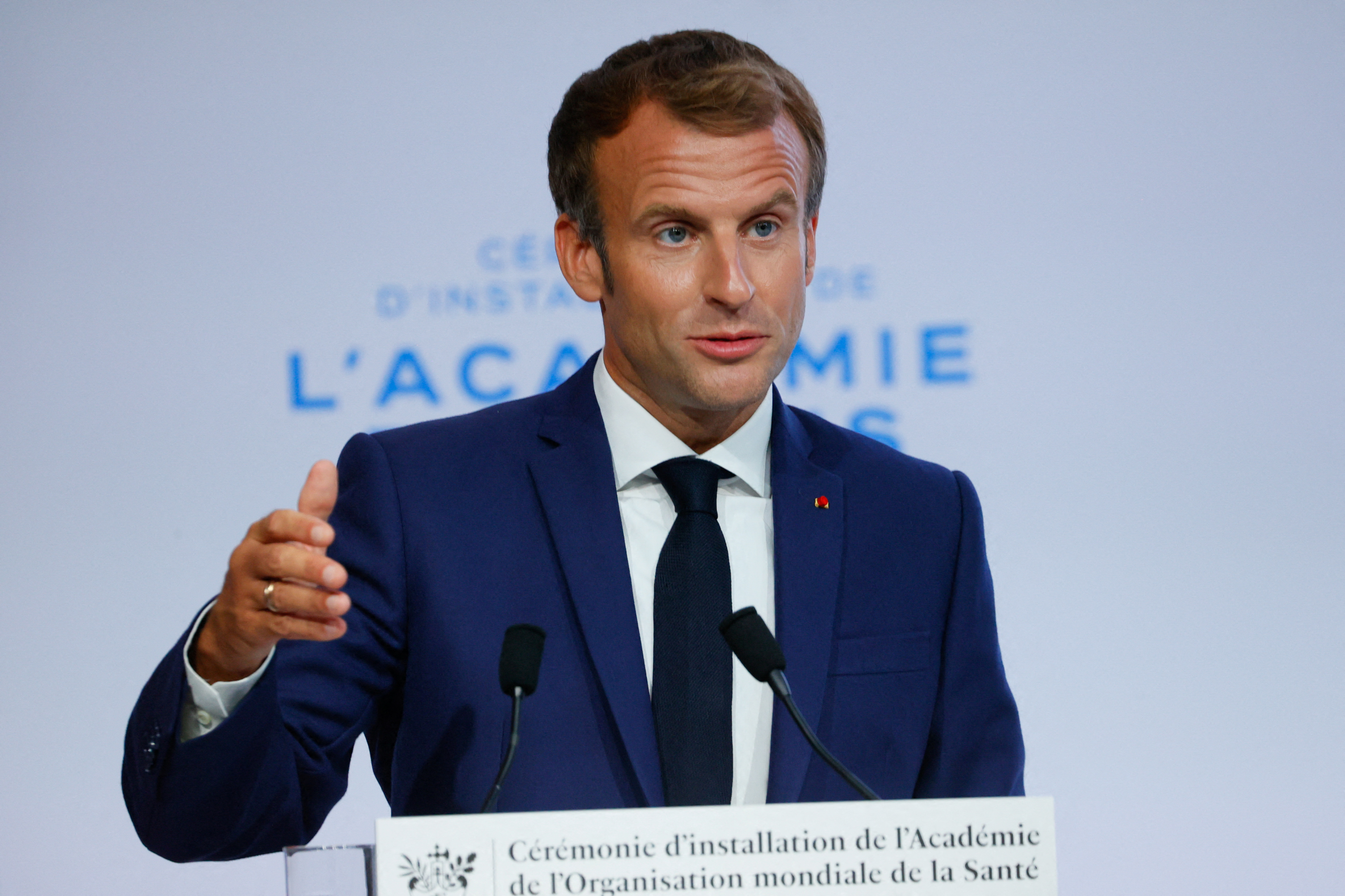 Joven lanzó huevo a Emmanuel Macron, presidente de Francia