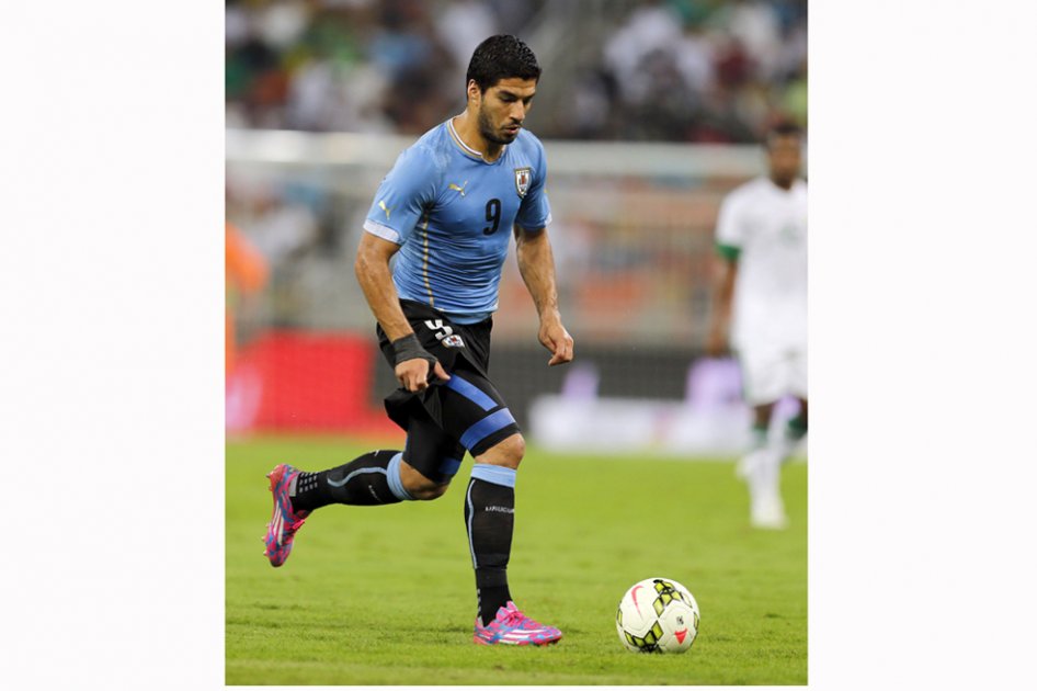Luis Suárez anota contra Omán sus primeros goles con Uruguay tras su sanción