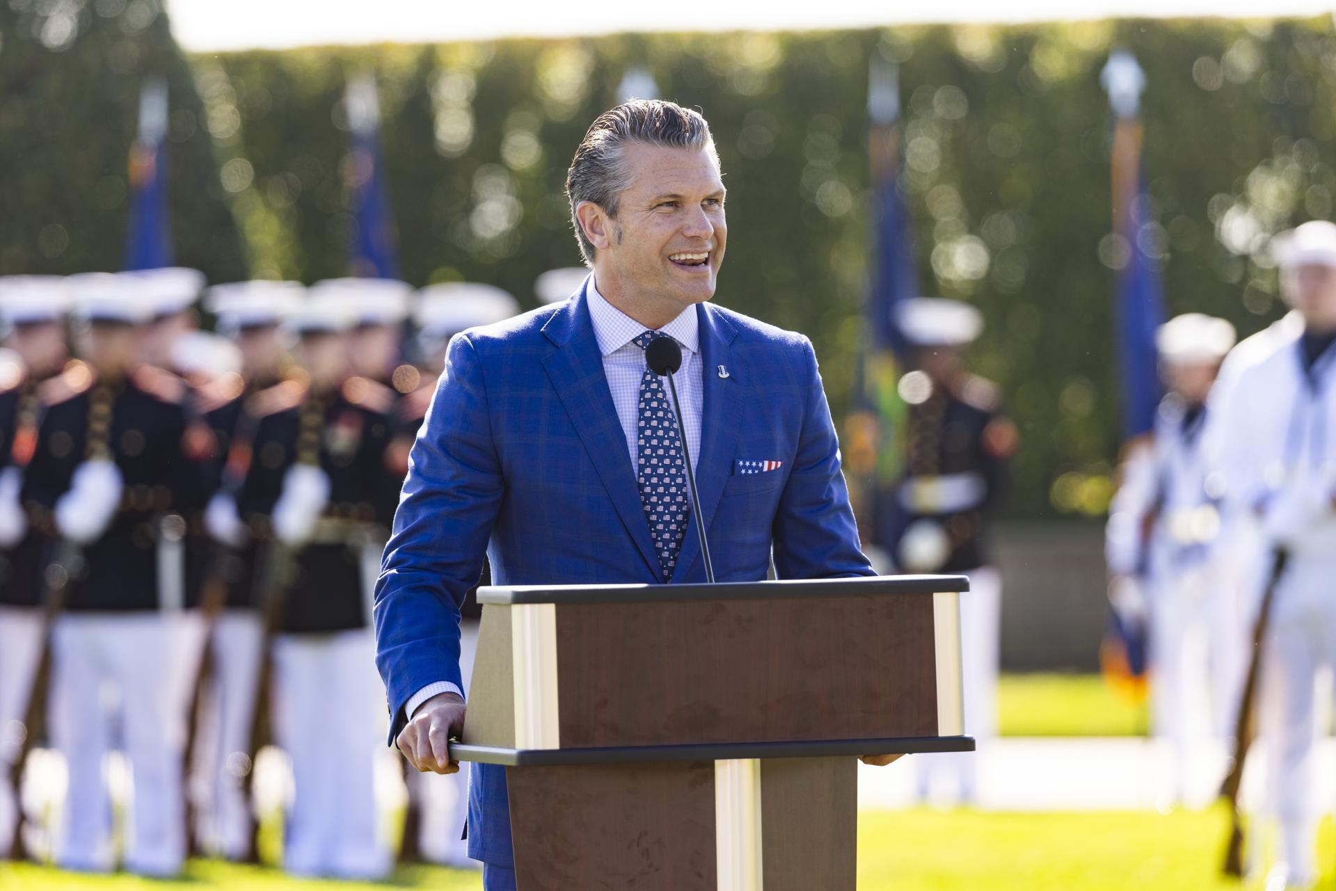Las mujeres de la Marina de EE. UU. ven reducidas sus oportunidades