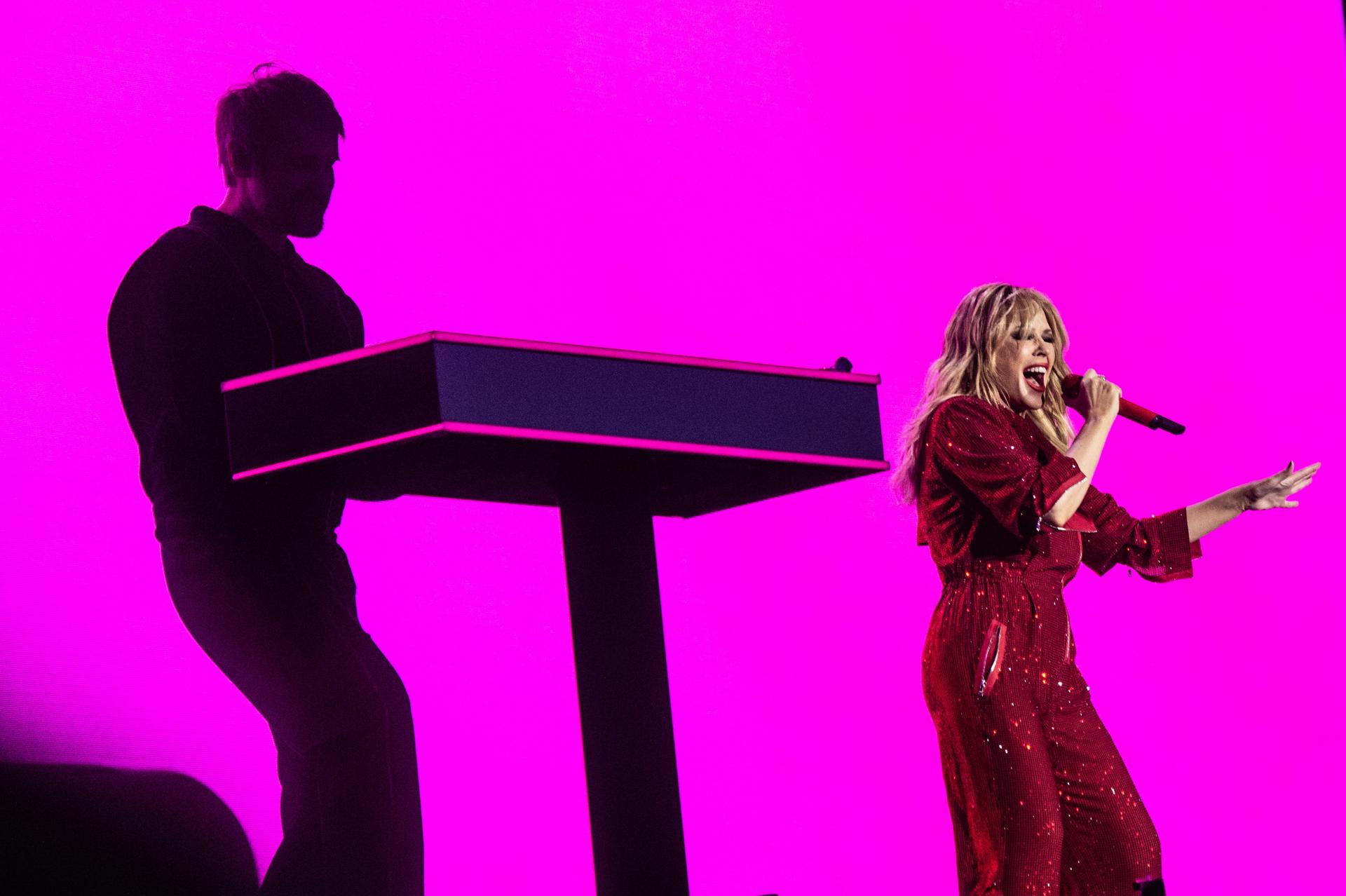 Odense (Denmark), 28/06/2025.- Kylie Minogue performs at the Tinderbox festival in Odense, Denmark, 27 June 2025 (issued 28 June 2025). The music event runs from 26 to 28 June 2025. (Dinamarca) EFE/EPA/HELLE ARENSBAK DENMARK OUT