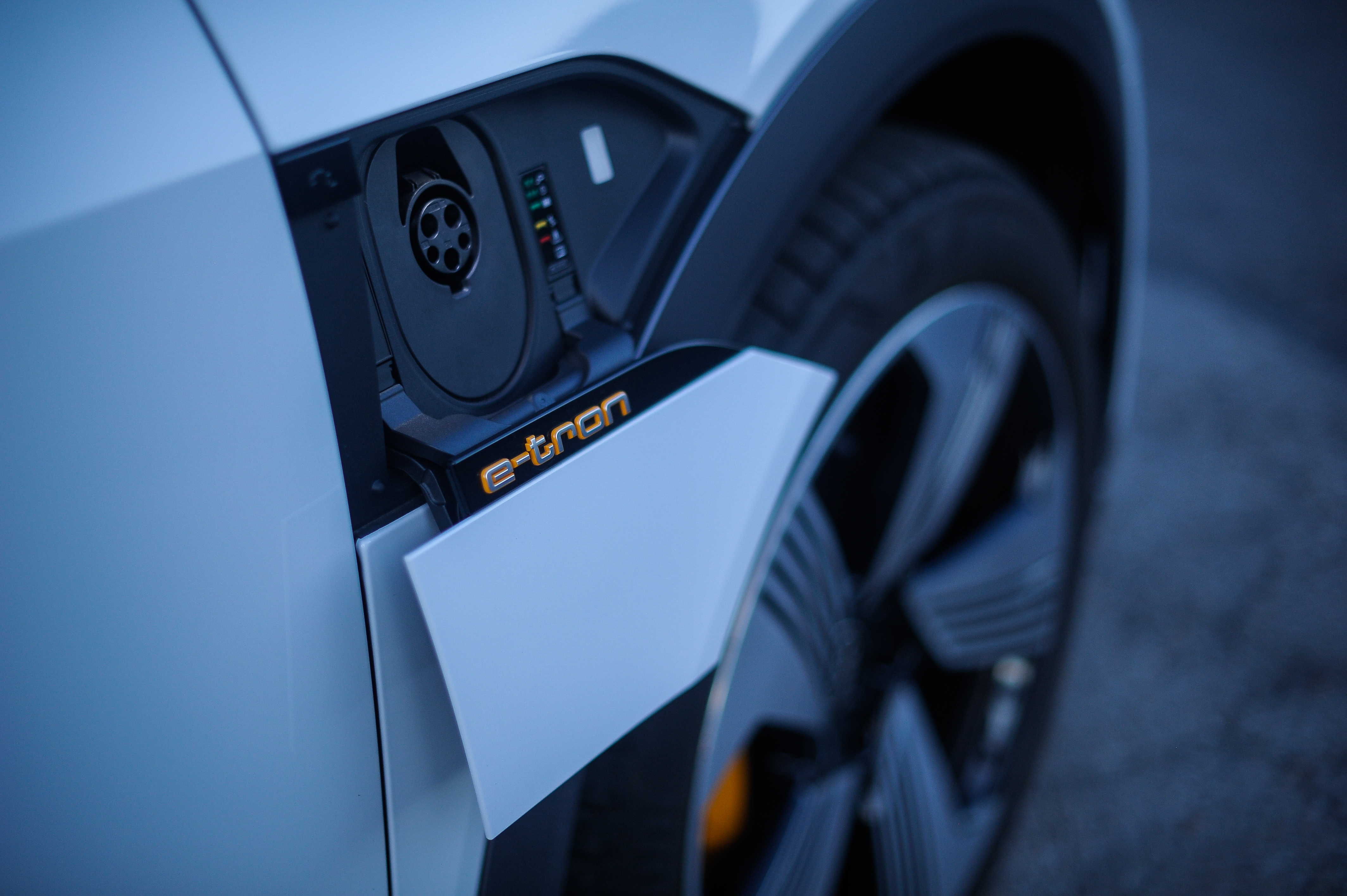 Audi e-tron.