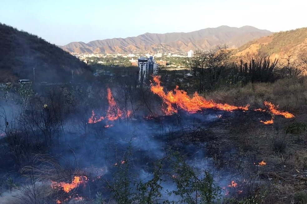Van 50 incendios en Santa Marta por altas temperaturas y fogatas en zonas verdes