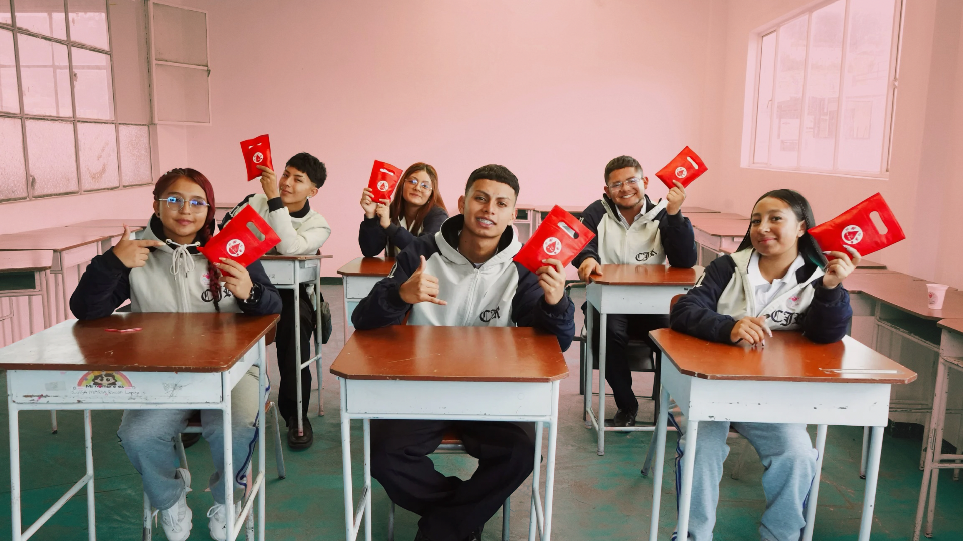 “Me llegó”: el proyecto escolar que desafía el tabú de la menstruación en Bogotá