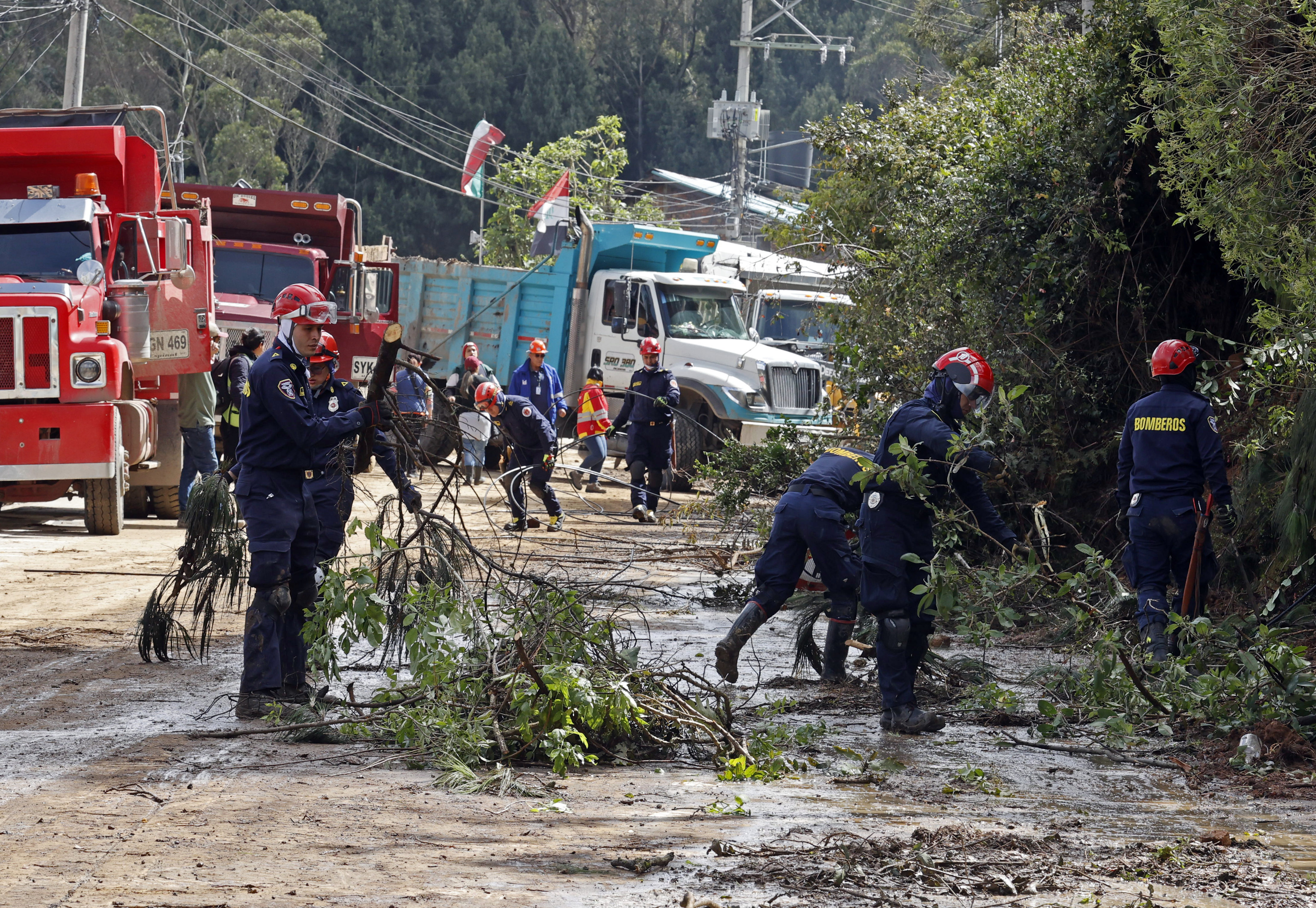 Vía a La Calera seguirá cerrada este martes,  hasta no tener condiciones seguras