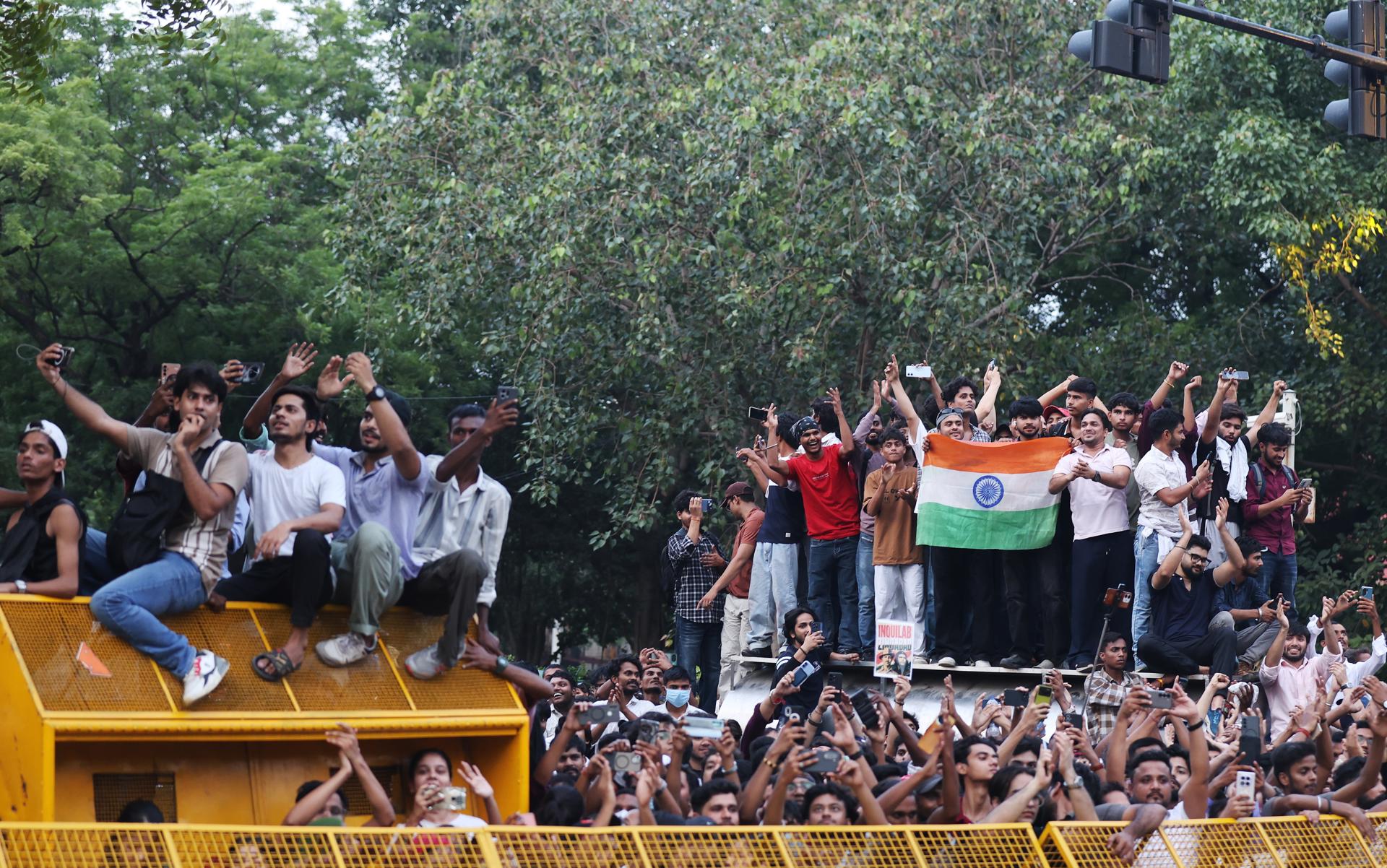 Termina la protesta de “las cucarachas” en India: dimitió ministro de Educación