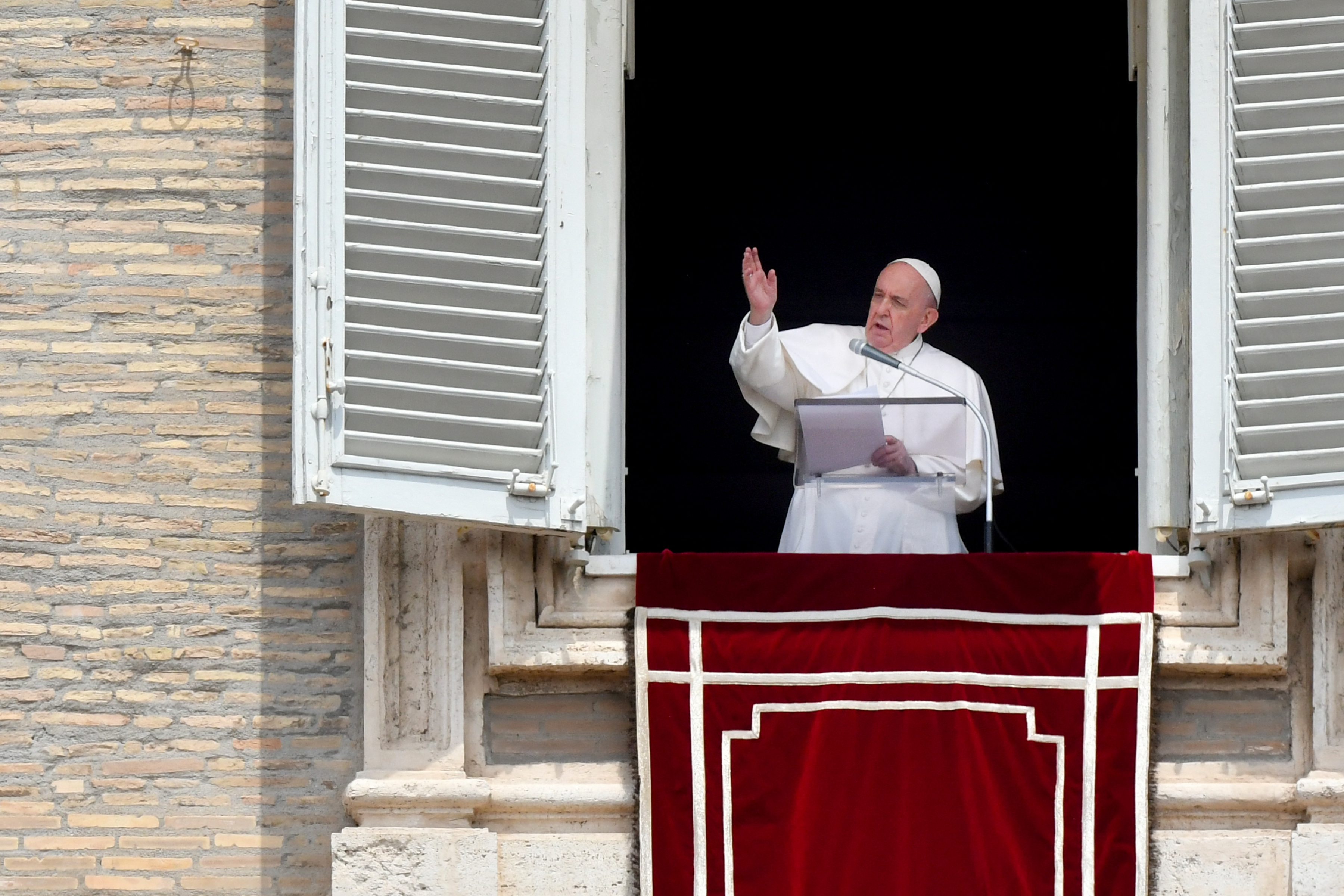 El papa rechaza dimisión de cardenal alemán que denunció gestión de los abusos sexuales