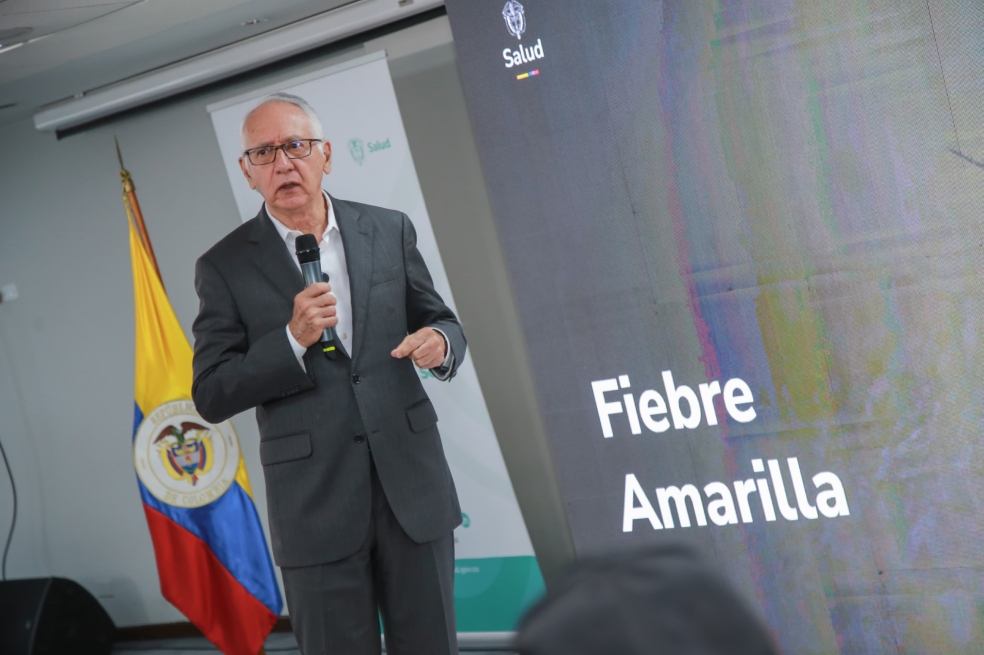 “No tiene sentido vacunar a todos los habitantes de Bogotá o Medellín”: Minsalud