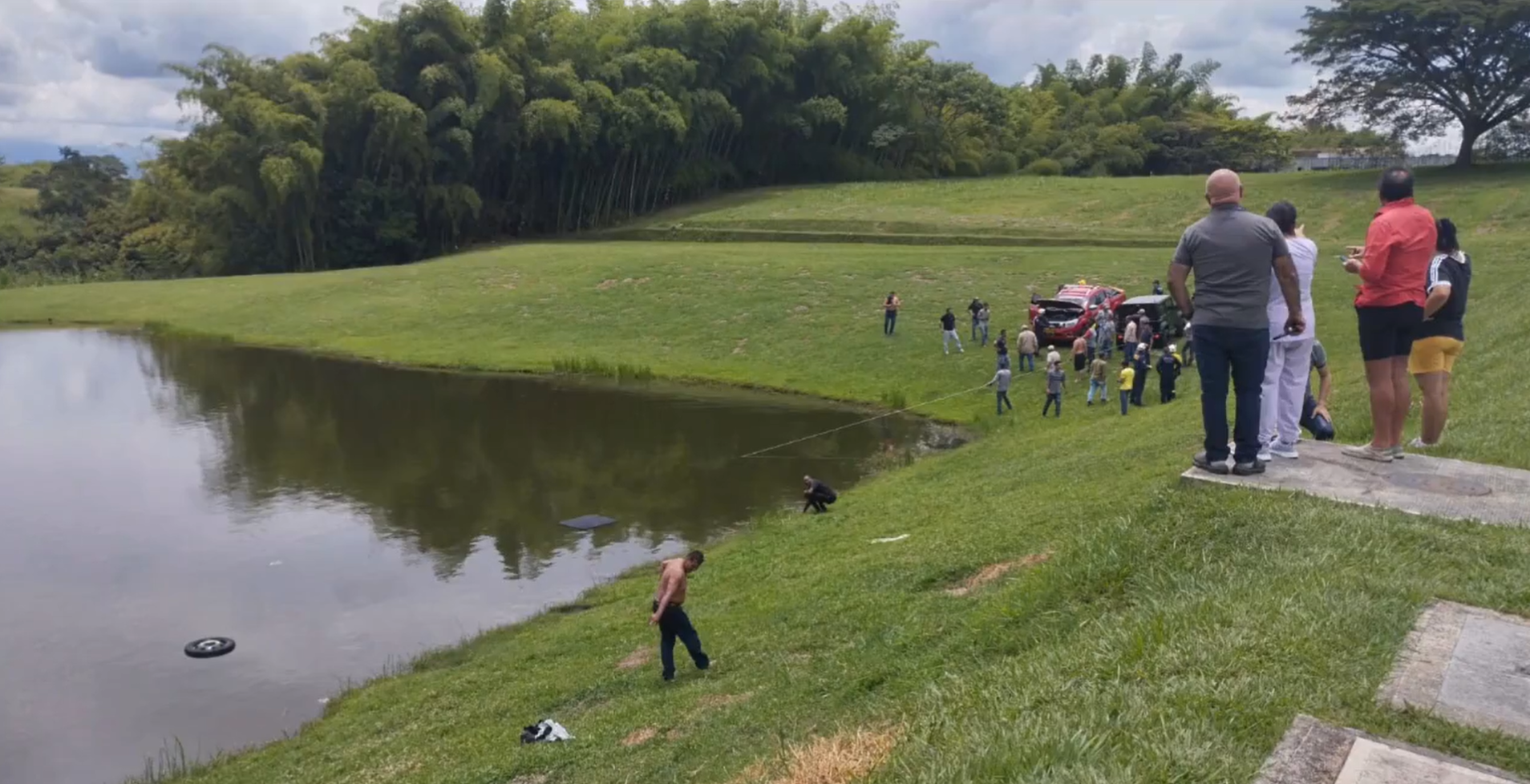 Un carro cayó a un lago, en Pereira, y el conductor se ahogó