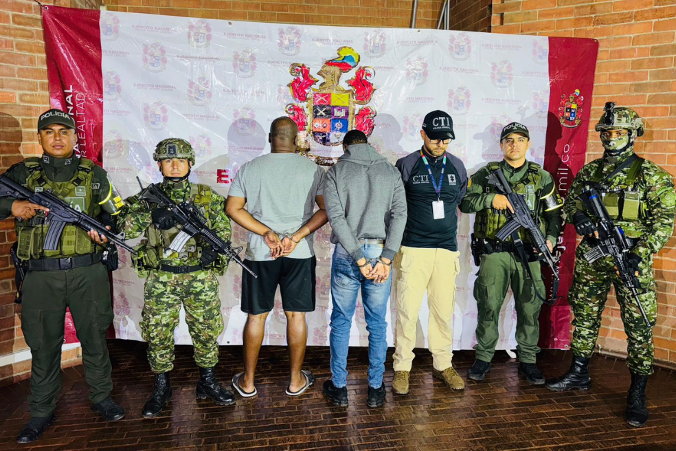 Capturan a dos integrantes de las disidencias relacionados con carteles de narcos