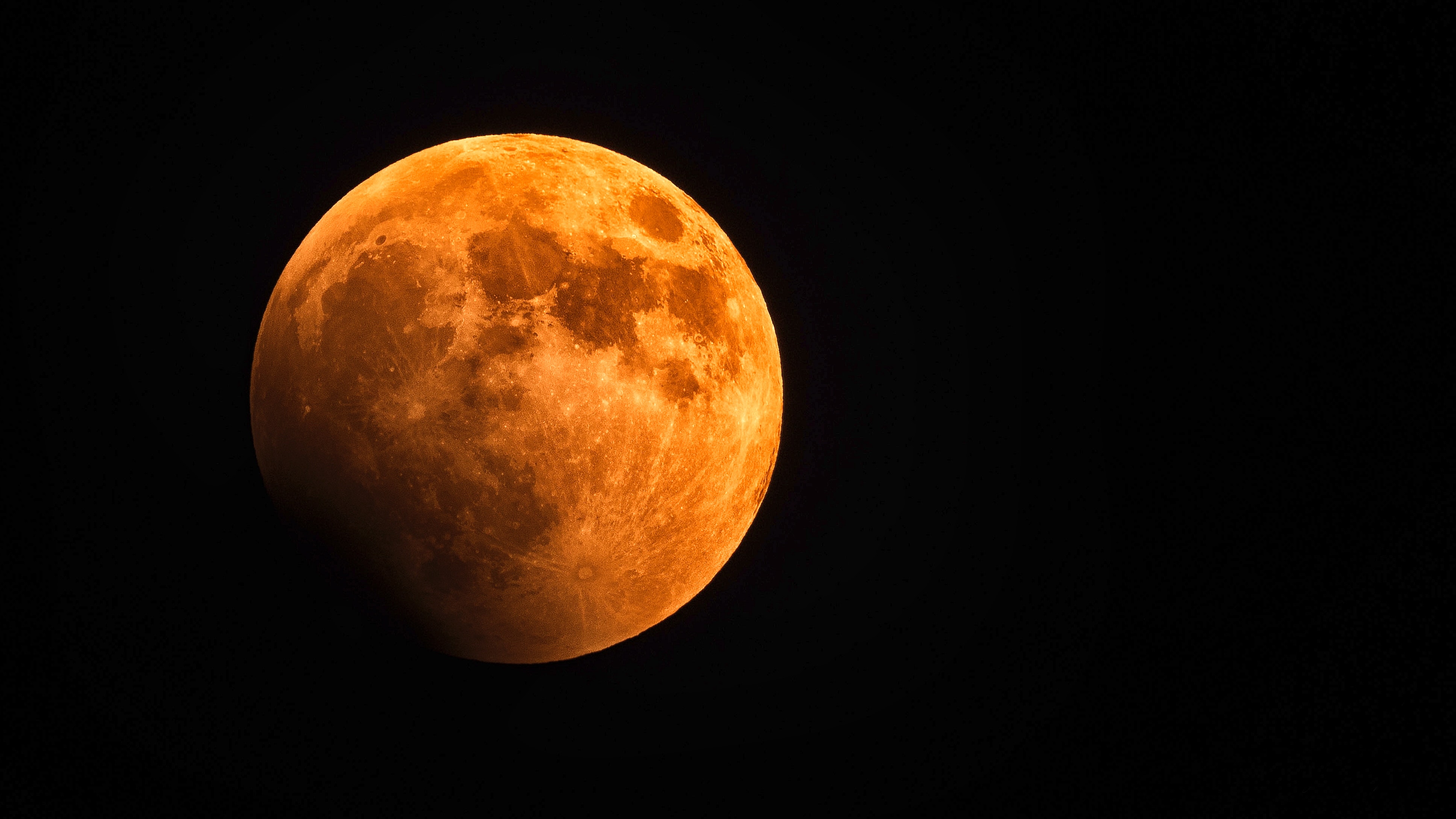 Eclipse lunar de noviembre 2022: así afectará a tu signo zodiacal