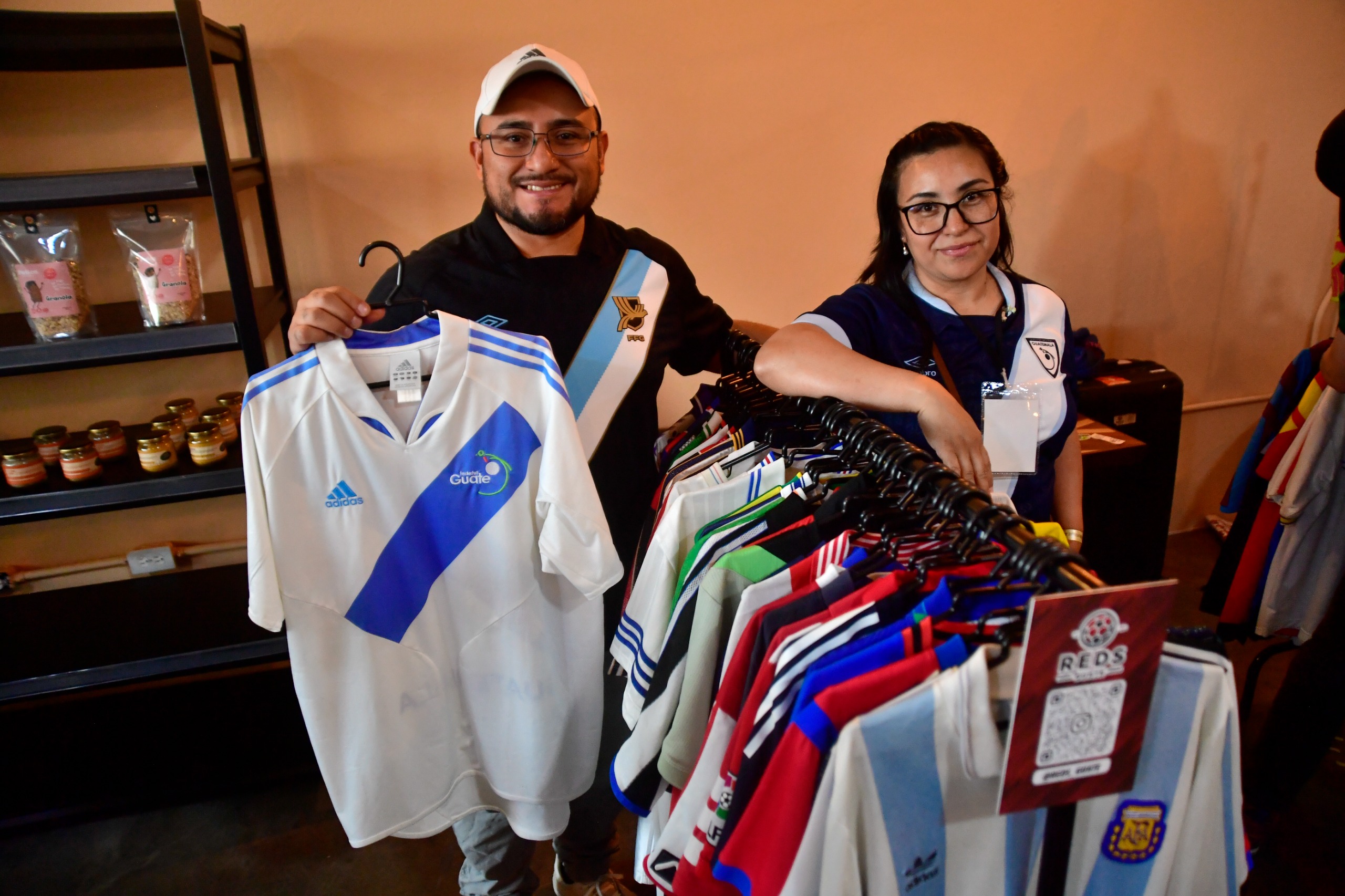 Gary Méndez y su esposa, coleccionistas de Guatemala.