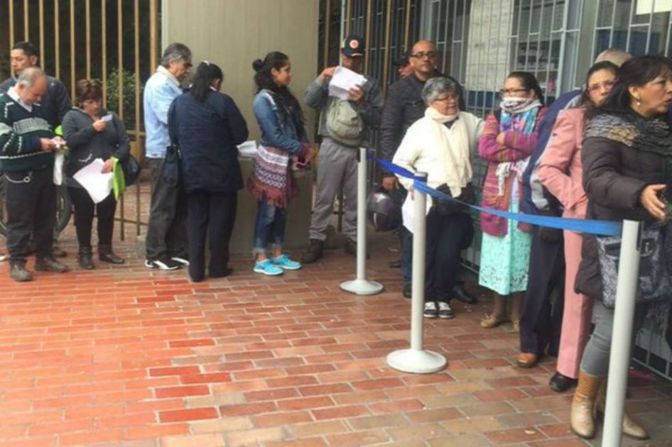 Inhumano: nuevas filas de usuarios de EPS Capital Salud para reclamar medicamentos