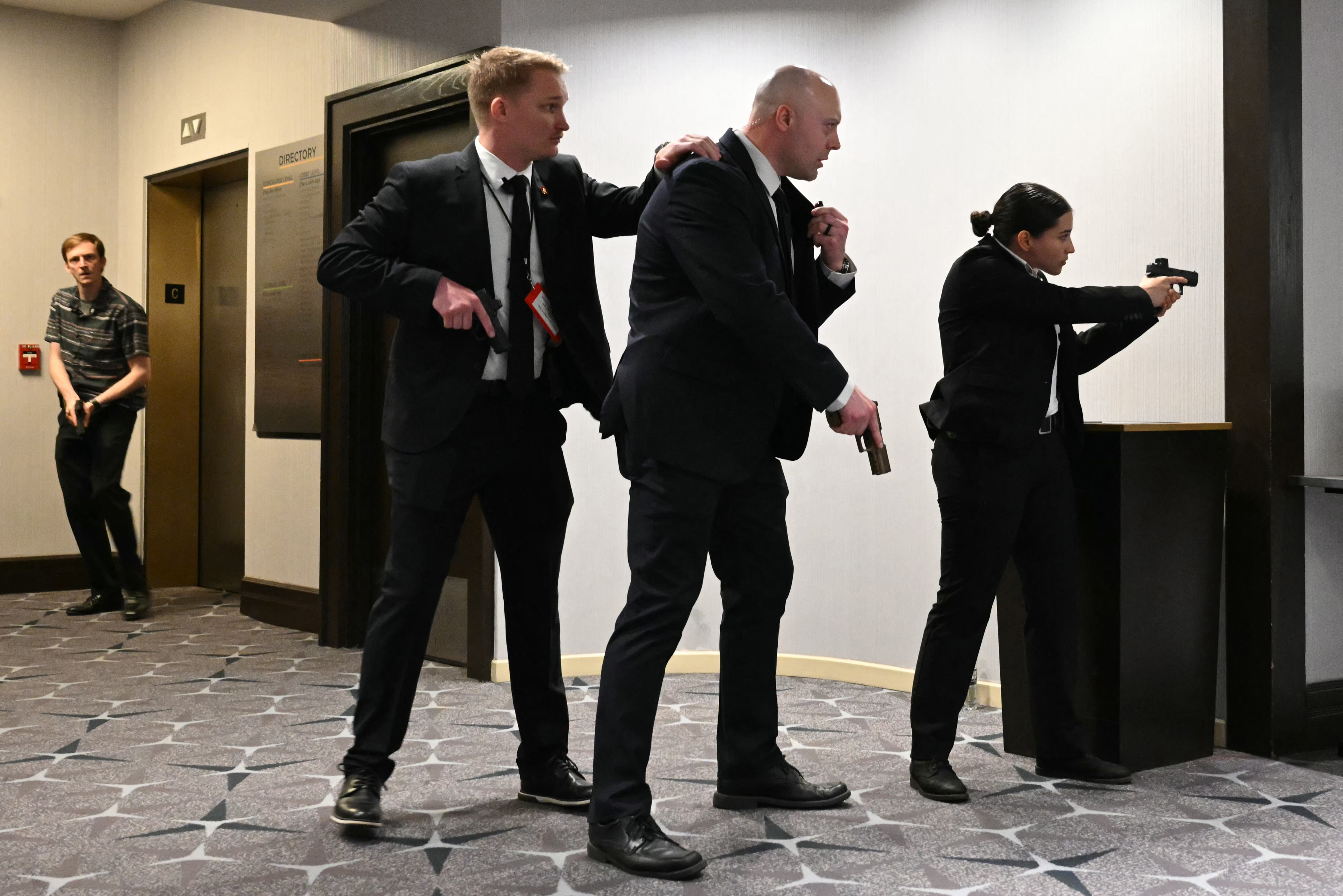 Disparos durante una cena de periodistas en la que estaba Trump, quien fue evacuado