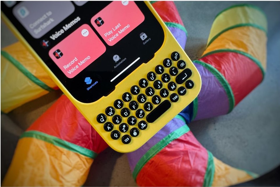 Funda con teclado para iPhone: ¿el sueño de los fans de BlackBerry hecho realidad?