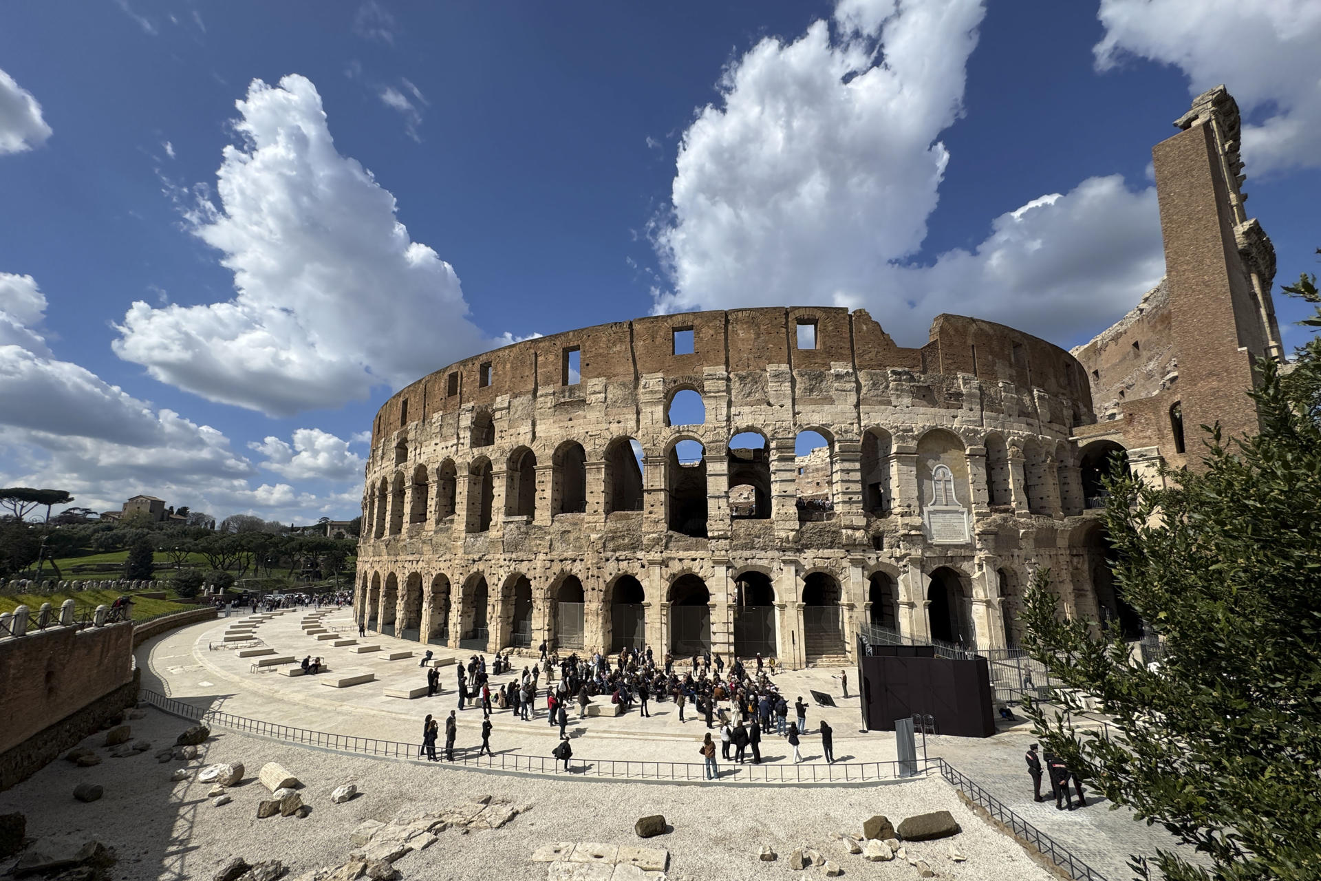Coliseo de Roma: nuevo recorrido de mármol para turistas genera polémica