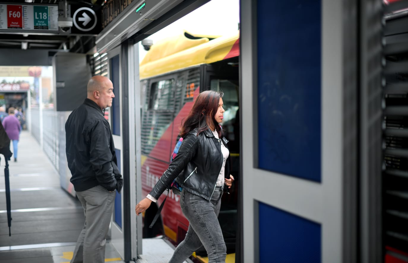 De acuerdo con Transmilenio, con este proyecto fue la primera vez que llevan a cabo un proceso licitatorio de puertas en forma directa que "contó con pruebas piloto y análisis de resultados para poder ofrecer una infraestructura que responda a las necesidades de quienes se movilizan y ayude a fortalecer las estrategias de seguridad y antievasión", compartió la empresa.