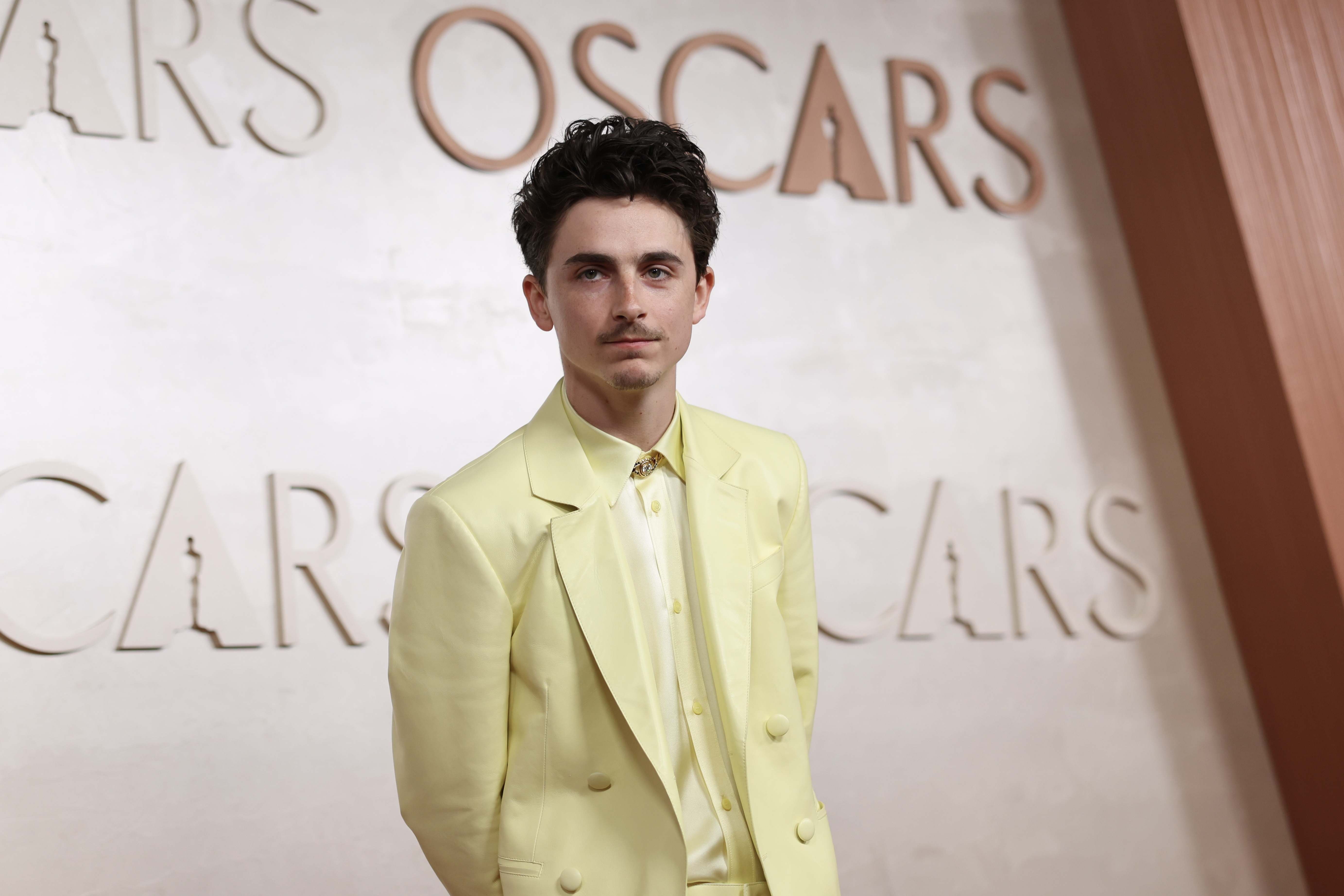 LOS ANGELES (United States), 03/03/2025.- Timothee Chalamet arrives on the red carpet at the 97th annual Academy Awards ceremony at the Dolby Theatre in the Hollywood neighborhood of Los Angeles, California, USA, 02 March 2025. EFE/EPA/DAVID SWANSON