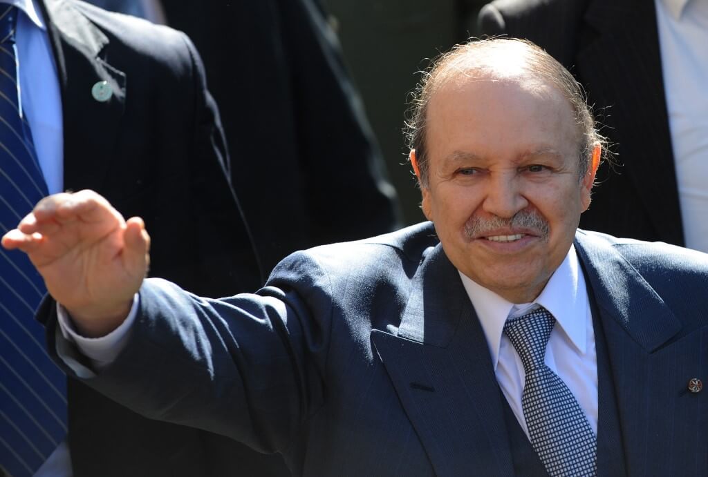 Buteflika pide perdón al pueblo argelino y defiende sus 20 años de mandato