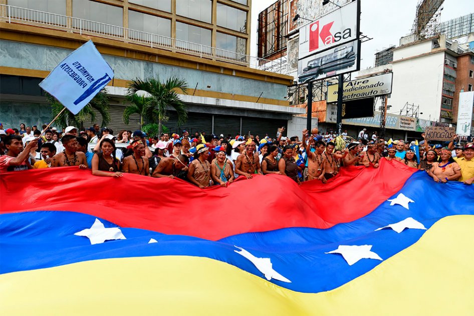 Oposición venezolana denuncia detención de dos alcaldes antes de marcha por revocatorio