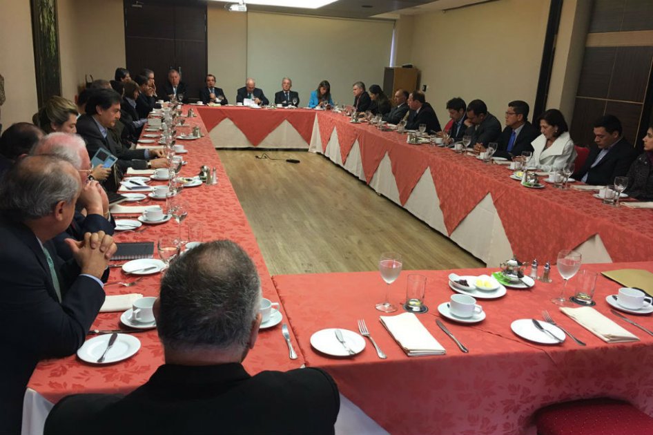 Cónclave de los representantes del No antes de reunión con Santos