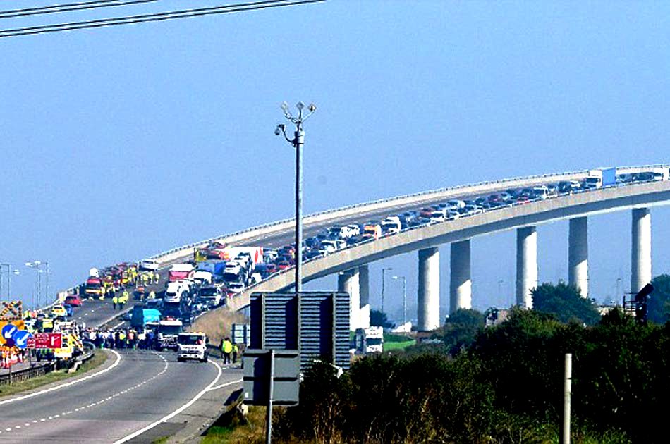 Choque múltiple de carros en el Reino Unido