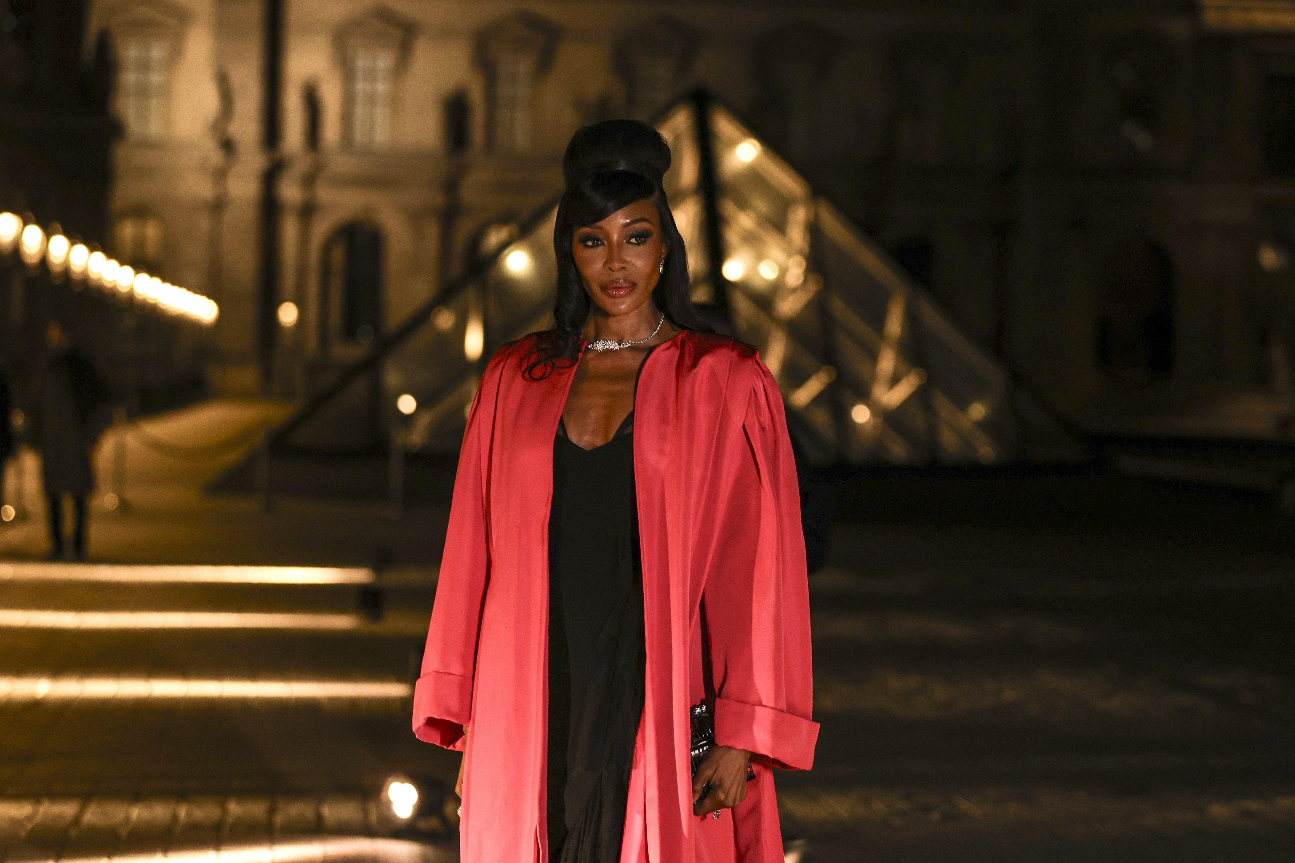Paris (France), 04/03/2025.- British model Naomi Campbell arrives for the 'Le Grand Diner du Louvre' at the Louvre Museum in Paris, France, 04 March 2025. The Louvre Museum is hosting the gala dinner to mark the official opening of Paris Fashion Week and to raise funds to support the Louvre's restoration projects, educational programs, and initiatives aimed at making the museum more accessible to a broader audience. (Moda, Francia) EFE/EPA/TERESA SUAREZ