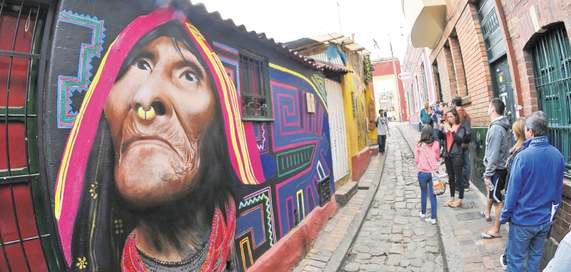 Una noche en la plaza donde nació Bogotá