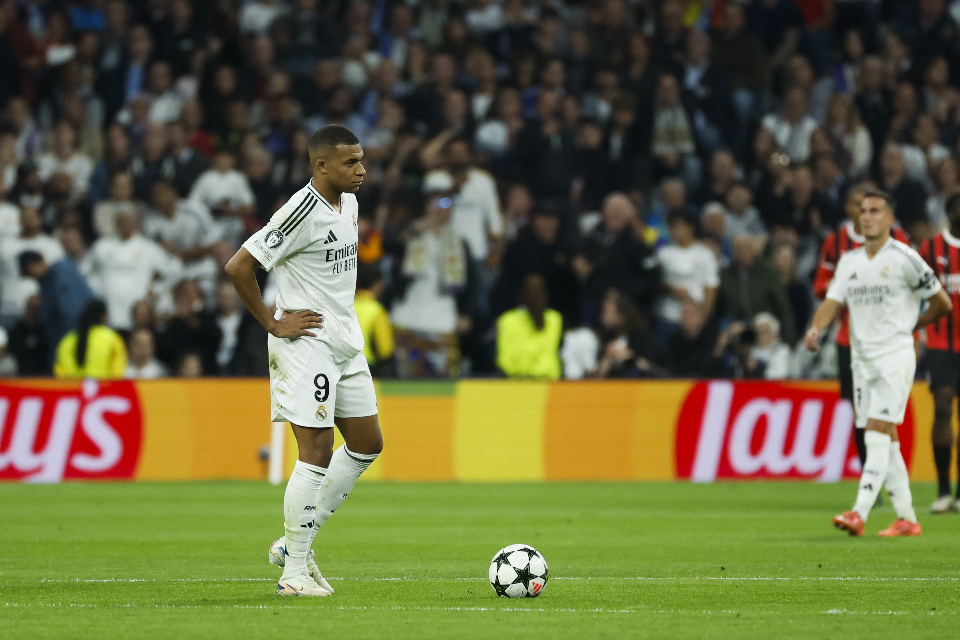 MADRID, 05/11/2024.- El delantero francés del Real Madrid, Kylian Mbappé, durante el encuentro correspondiente a la fase regular de la Liga de Campeones que disputan hoy martes Real Madrid y Milan en el estadio Santiago Bernabéu, en Madrid. EFE / Juanjo Martín.