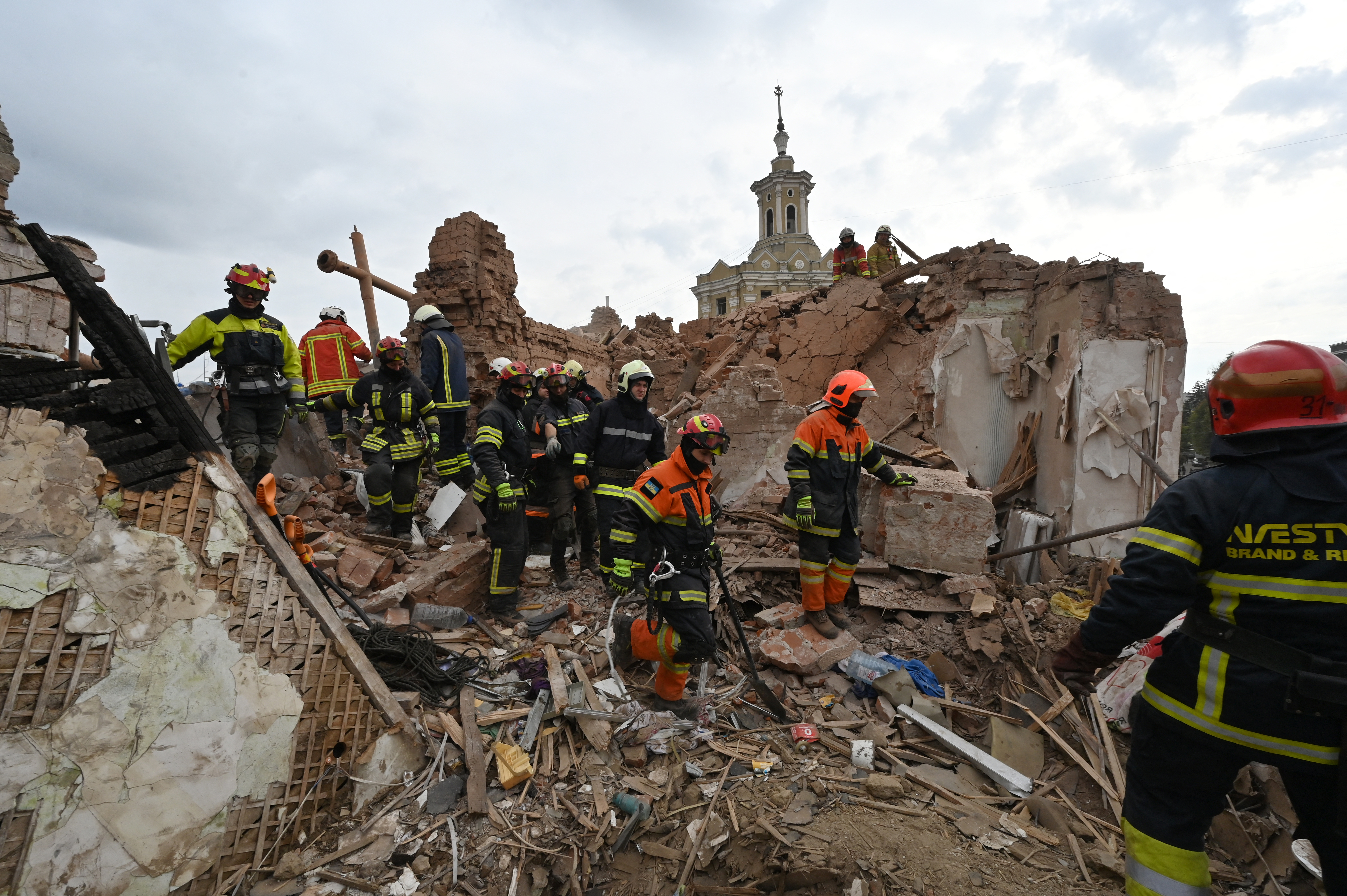 En fotos: así se ve el este de Ucrania tras un ataque ruso que dejó 51 muertos
