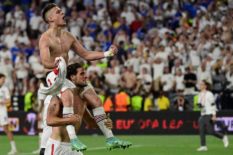 Santos Borré y el romance de los colombianos con la Europa League