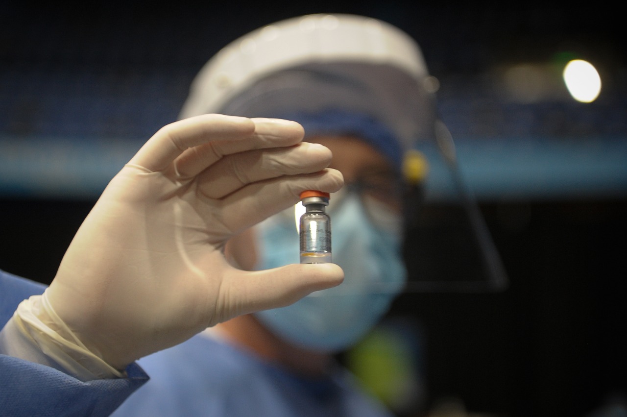 Error en fábrica en EE. UU. arruinó 15 millones de dosis de vacuna contra el coronavirus