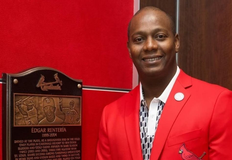 Édgar Rentería recibió homenaje histórico: Salón de la Fama en los Cardenales