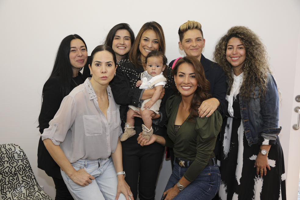 Camila Chaín con Tobías y sus amigas