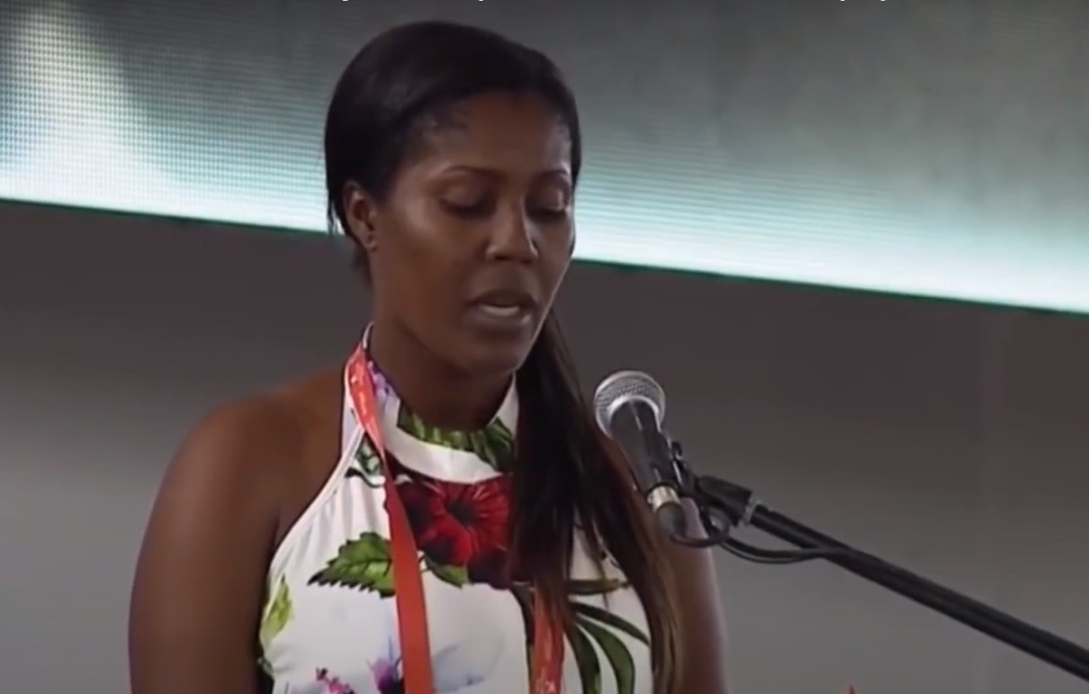 La lideresa de Tumaco Luz Dary Landázury durante su encuentro con el papa Francisco en 2017.
