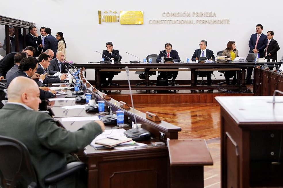 Piden que senadores que votaron cadena perpetua pierdan su investidura