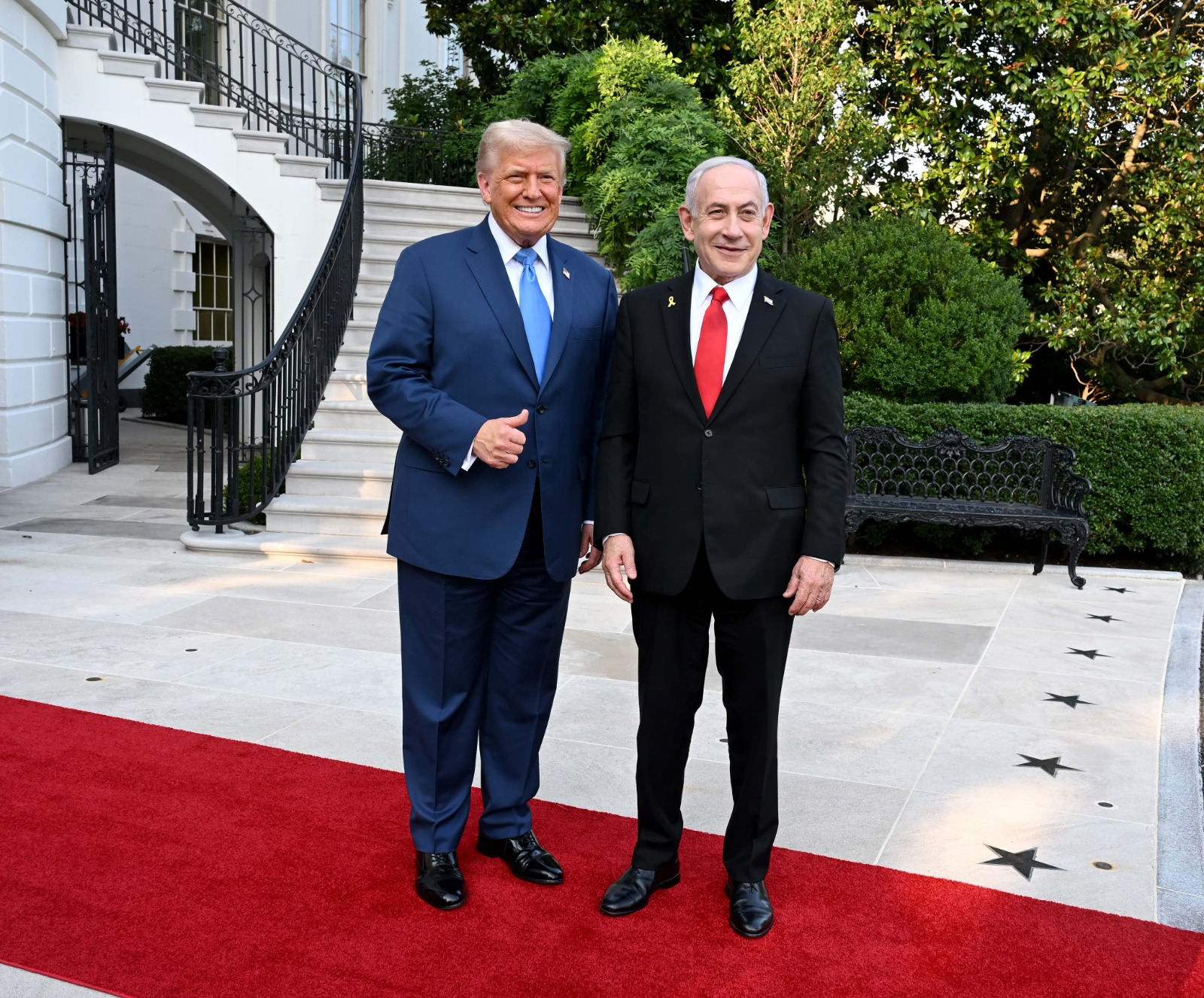 WASHINGTON (ESTADOS UNIDOS), 08/07/2025.- El presidente de Estados Unidos, Donald Trump (i), se reúne con el primer ministro de Israel, Benjamín Netanyahu (d), este martes, en la Casa Blanca, Washington (EEUU). EFE/ Avi Ohayon Gpo SOLO USO EDITORIAL SOLO DISPONIBLE PARA ILUSTRAR LA NOTICIA QUE ACOMPAÑA (CRÉDITO OBLIGATORIO)