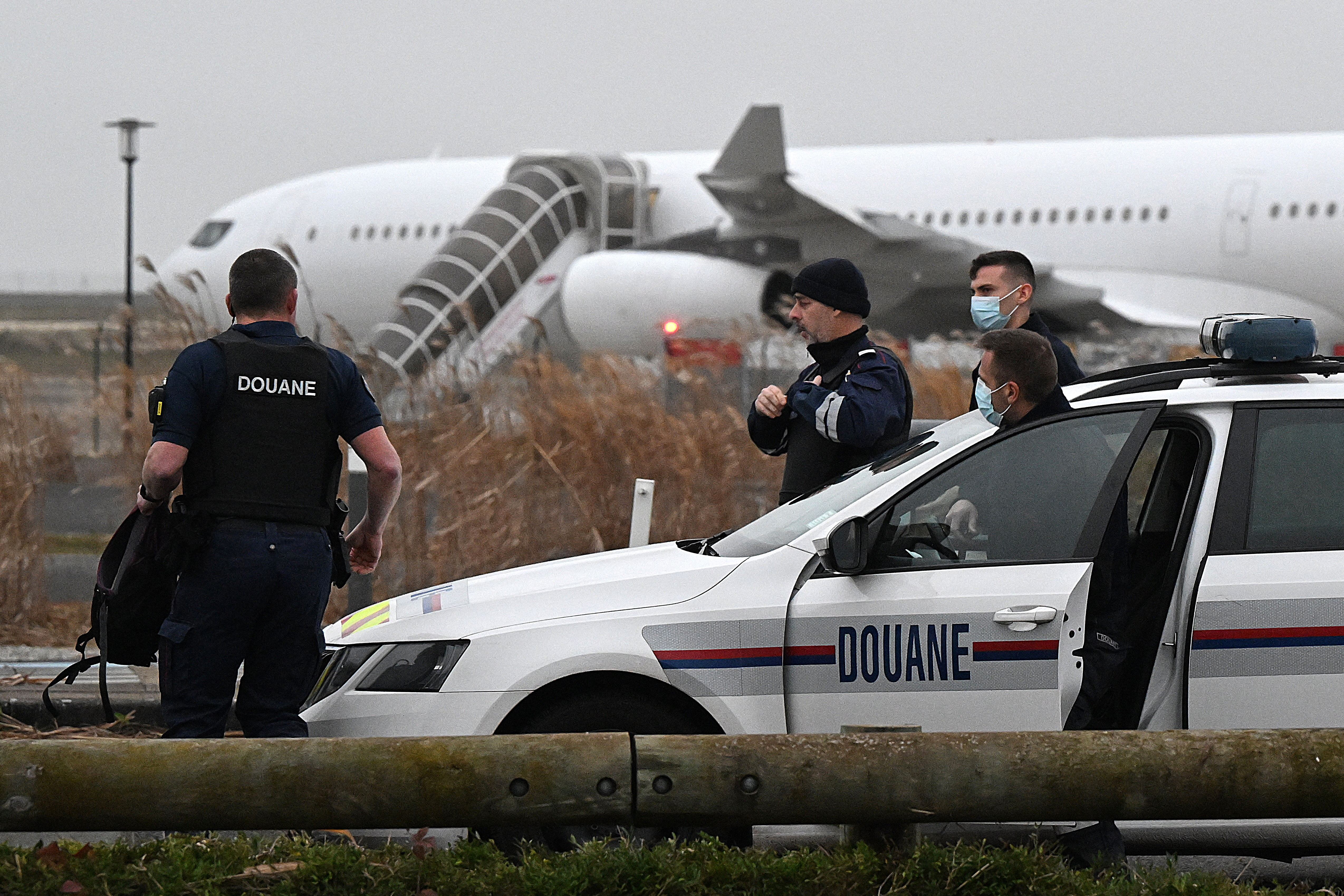 Avión con 303 pasajeros que fue bloqueado en Francia partió rumbo a India