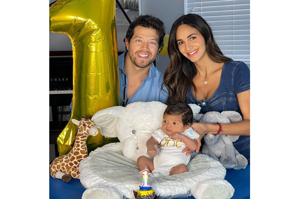 Valerie Domínguez celebra enamorada el primer mes de Thiago