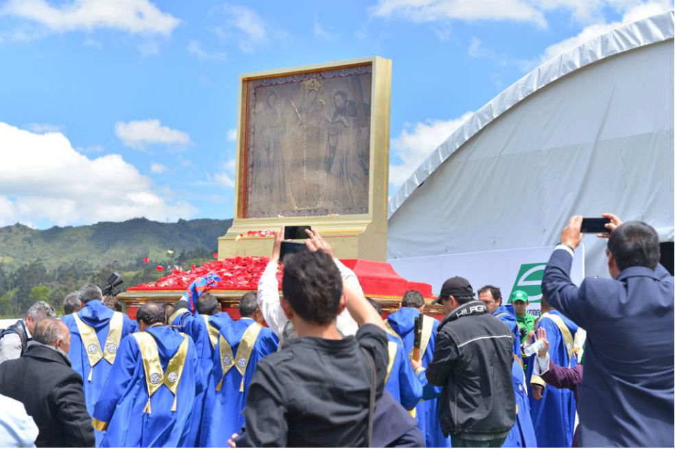 En imágenes: Llegada de lienzo de la Virgen de Chiquinquirá a Bogotá