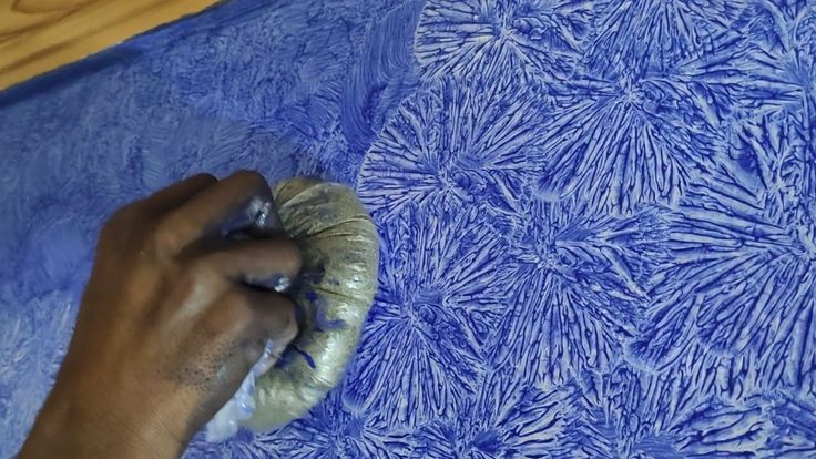 Con la técnica adecuada, puedes pintar una pared para que parezca tener relieve