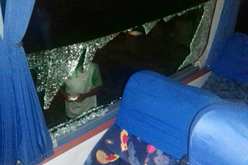 Hinchas de América atacaron bus en el que se transportaba el Quindío