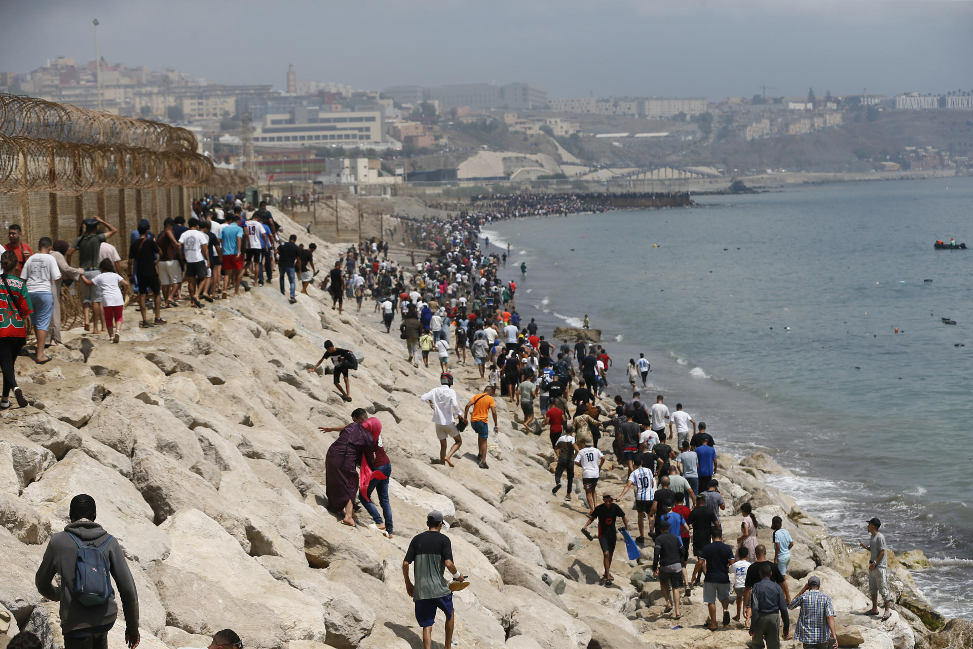 Entrada masiva de migrantes a Ceuta: ¿qué pasó y por qué España envió al Ejército?