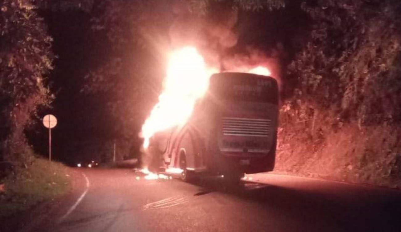 Abren la vía entre Medellín y la Costa tras quema de vehículos