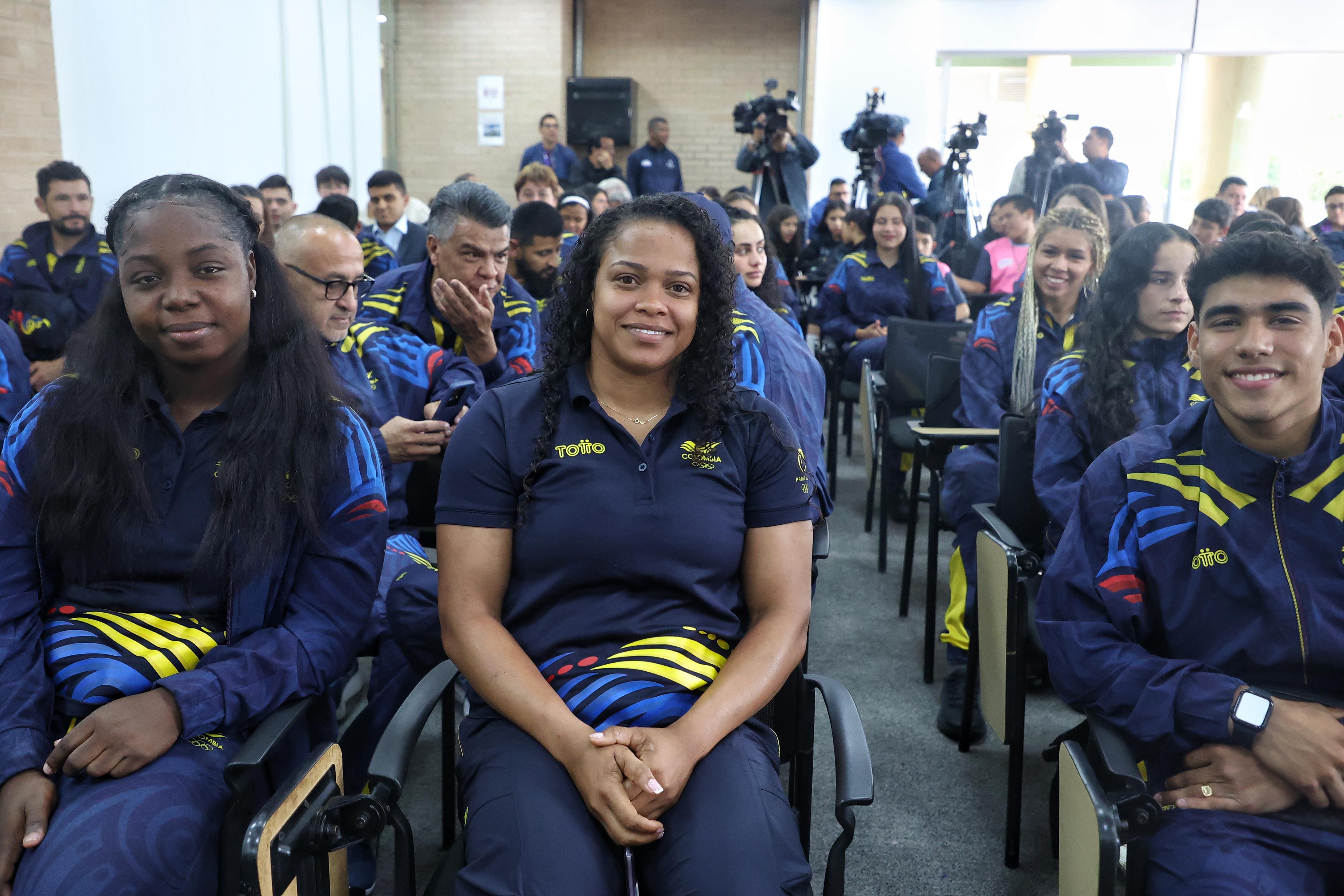 De izquierda a derecha, los medallistas olímpicos Tatiana Rentería, Mari Leivis Sánches y Ángel Barajas.