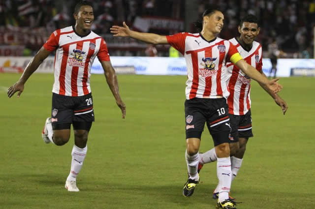 Junior derrota 2-0 a Envigado y parcialmente es líder