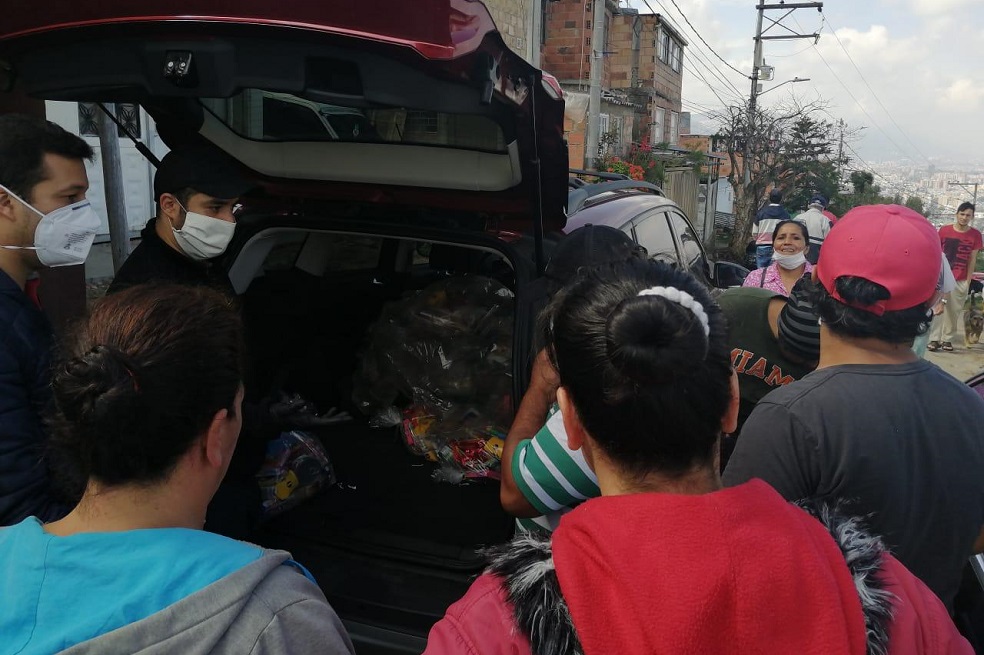 ¿Fue correcta la multa que le pusieron a un bogotano que salió a repartir mercados?