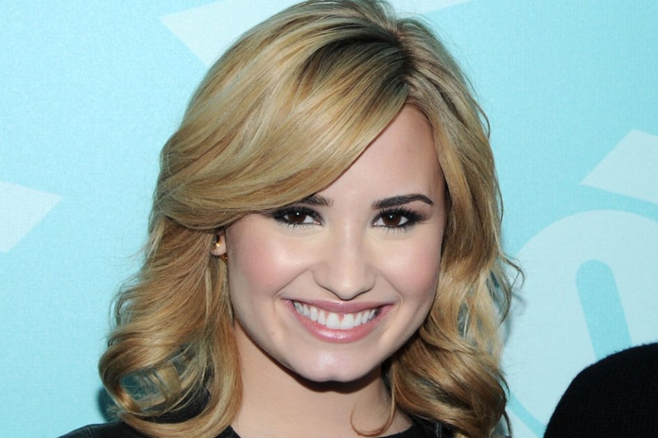Demi Lovato huye de una ‘mocosa’
