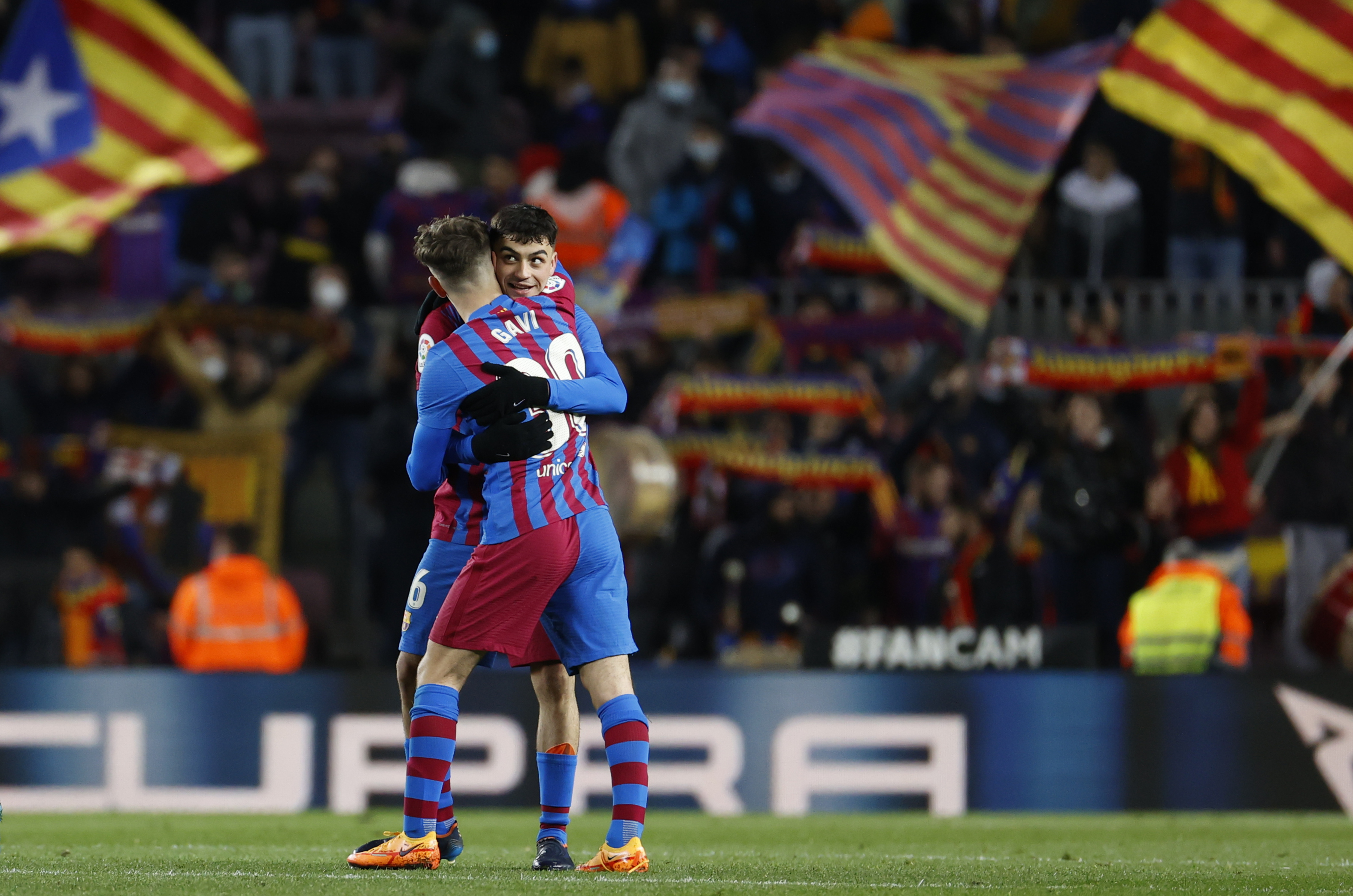 Barcelona no pierde la ilusión en LaLiga, tras derrotar a Sevilla en el Camp Nou