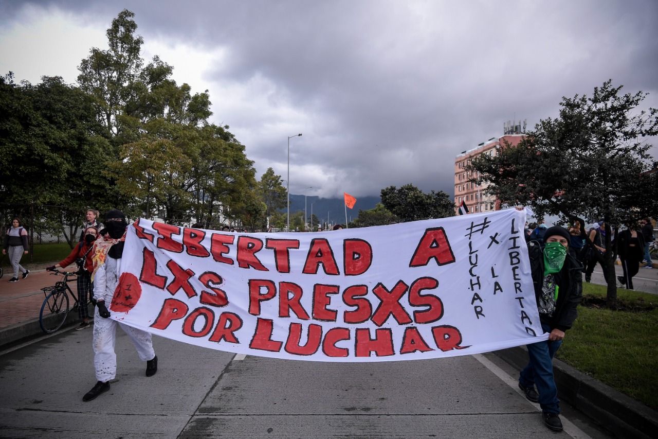 “Salen a protestar por la libertad de sus compañeros capturados durante el estallido social. Queremos acompañarlos en esa protesta pacífica”, manifestó el senador Gustavo Bolívar.