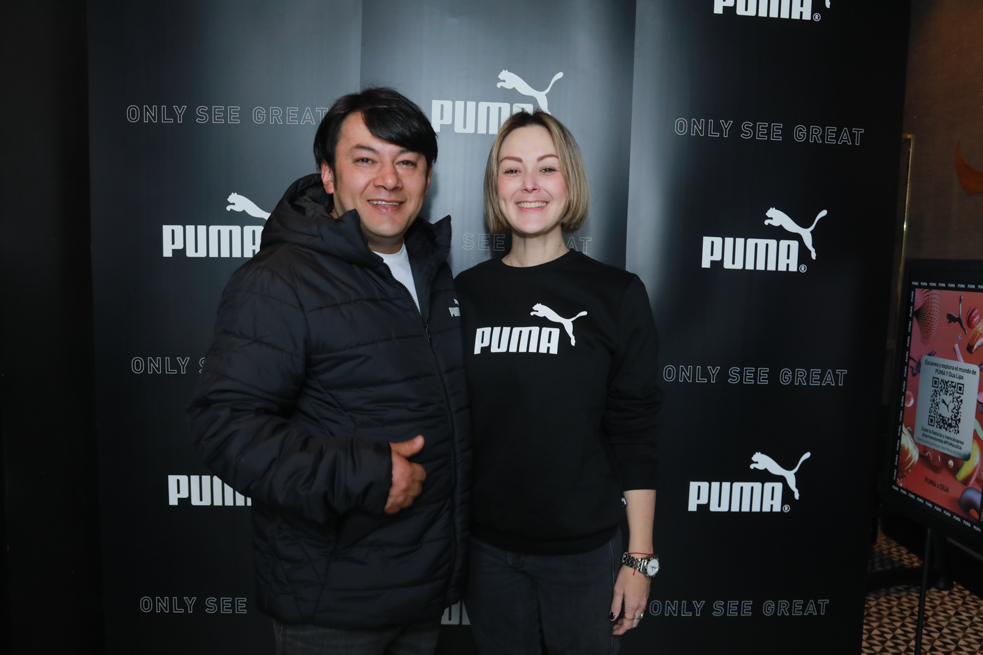 Puma y Dua Lipa CROMOS La marca de ropa deportiva PUMA al ser uno de las marcas asociadas a la cantante británica Dua Lipa quien estuvo de concierto este 19 de septiembre en Bogotá desarrolló una campaña de activación en la cual varios famoso asistieron como invitados de la marca a compartir de este espectáculo.